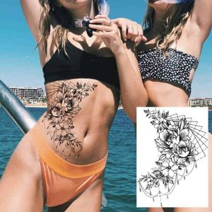 Sommerliches temporäres Rosen-Tattoo